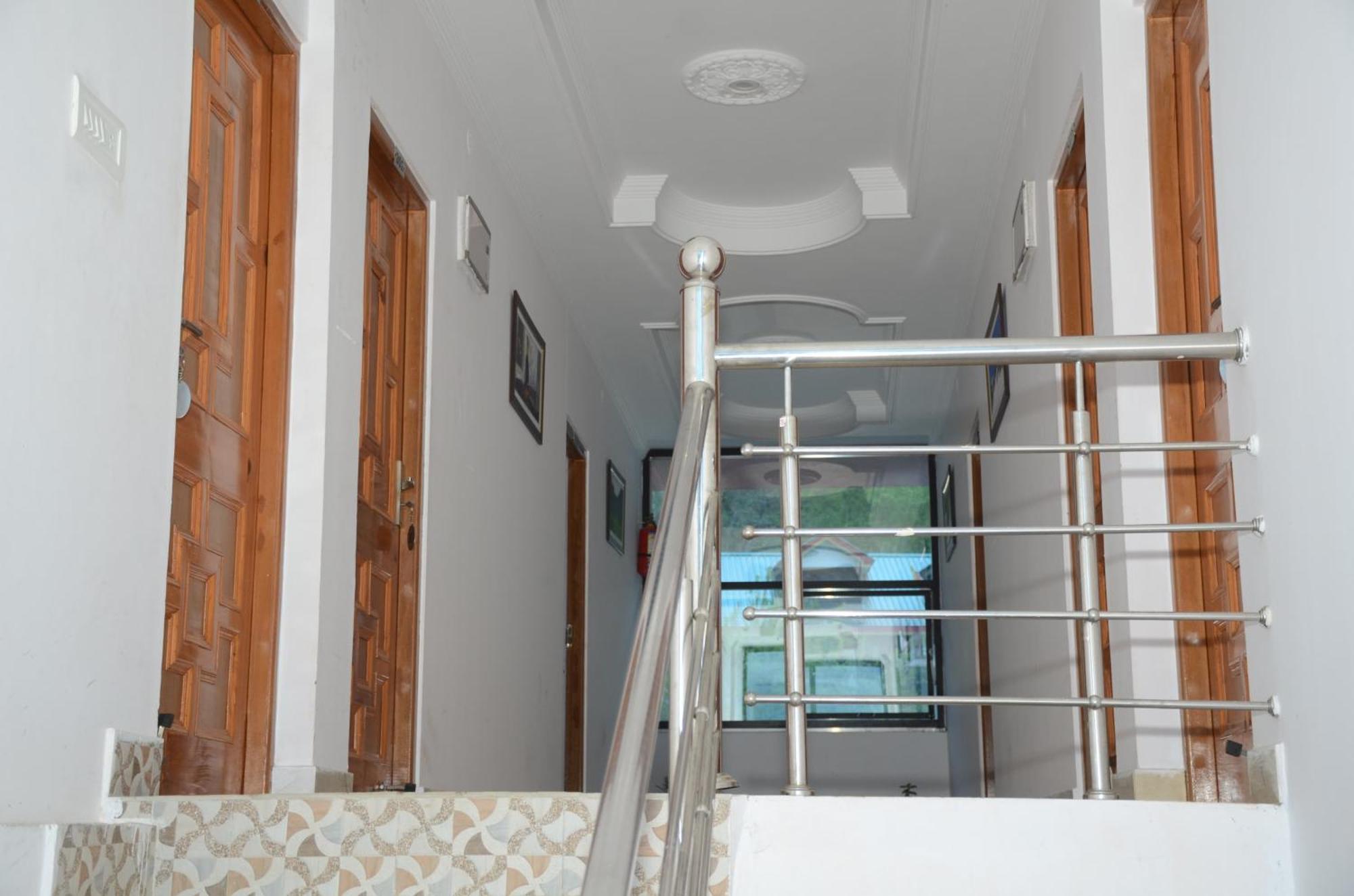 Hotel Alpine View Sarāhan エクステリア 写真