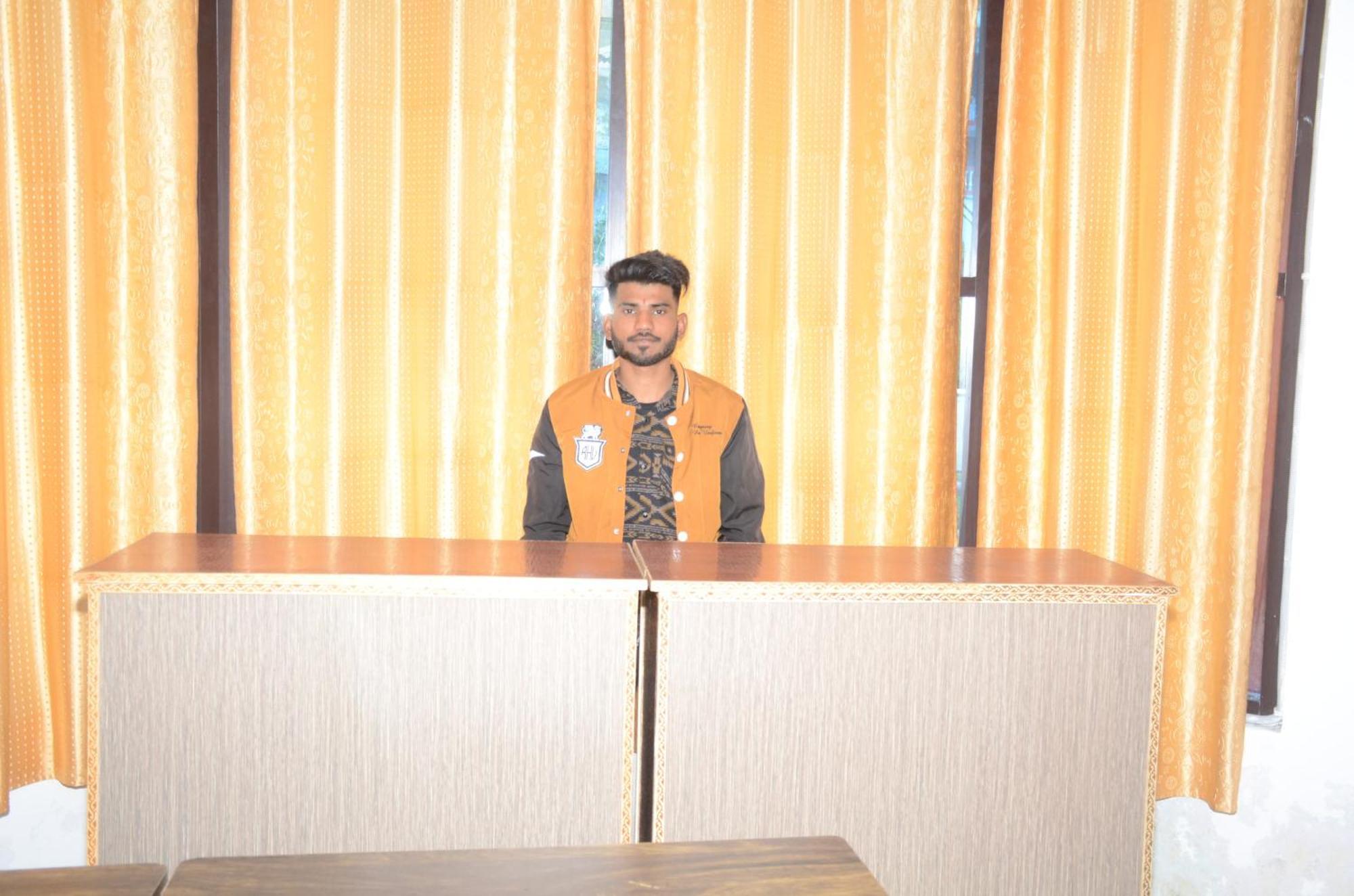 Hotel Alpine View Sarāhan エクステリア 写真
